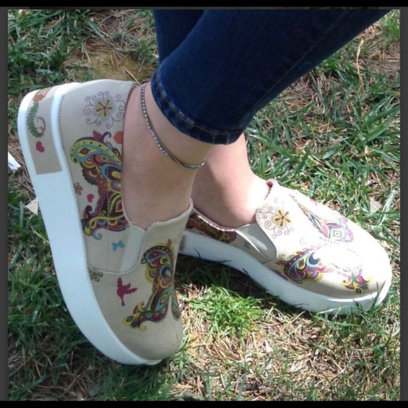 Goby Shoes - Goby Butterfly Sneakers Slip On Lightweight